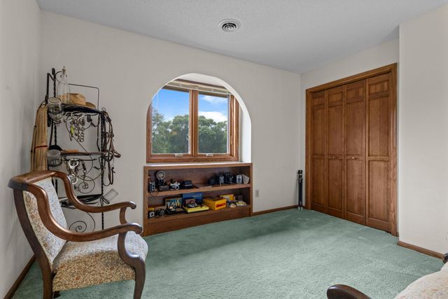 6 Lacosta Drive, Dellwood, MN 55110