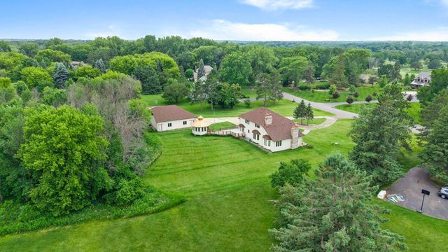 6 Lacosta Drive, Dellwood, MN 55110