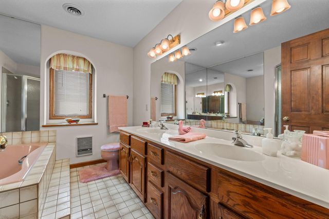 6 Lacosta Drive, Dellwood, MN 55110