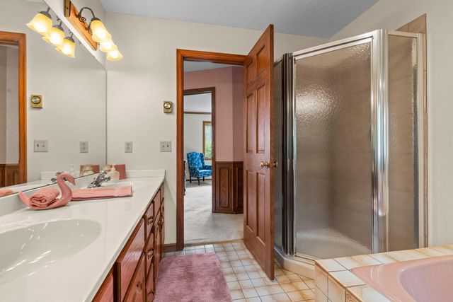 6 Lacosta Drive, Dellwood, MN 55110