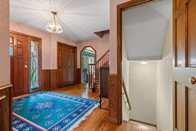 6 Lacosta Drive, Dellwood, MN 55110
