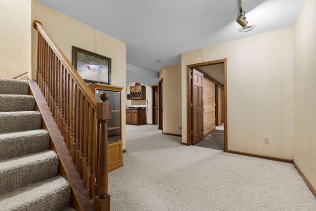 6 Lacosta Drive, Dellwood, MN 55110