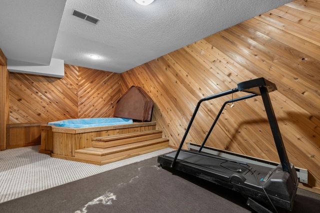 6 Lacosta Drive, Dellwood, MN 55110