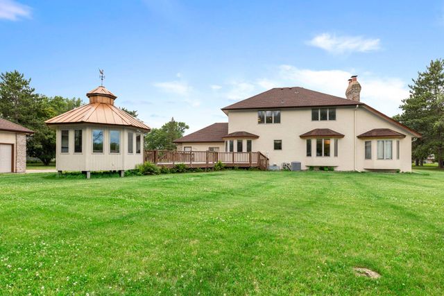 6 Lacosta Drive, Dellwood, MN 55110