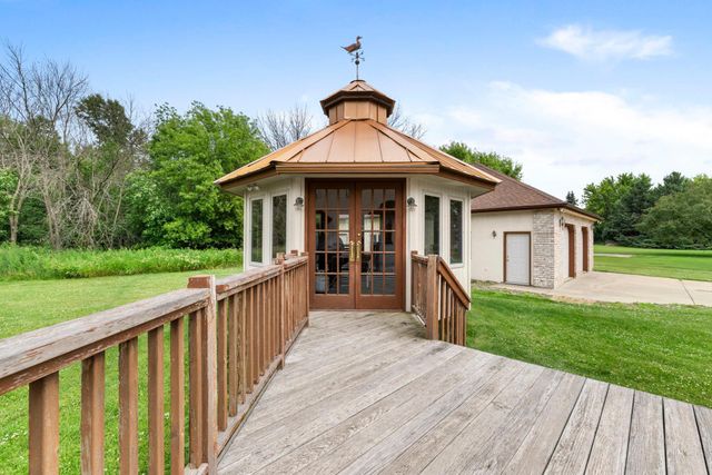 6 Lacosta Drive, Dellwood, MN 55110