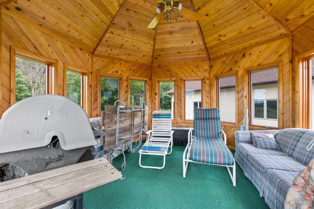 6 Lacosta Drive, Dellwood, MN 55110