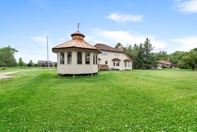 6 Lacosta Drive, Dellwood, MN 55110