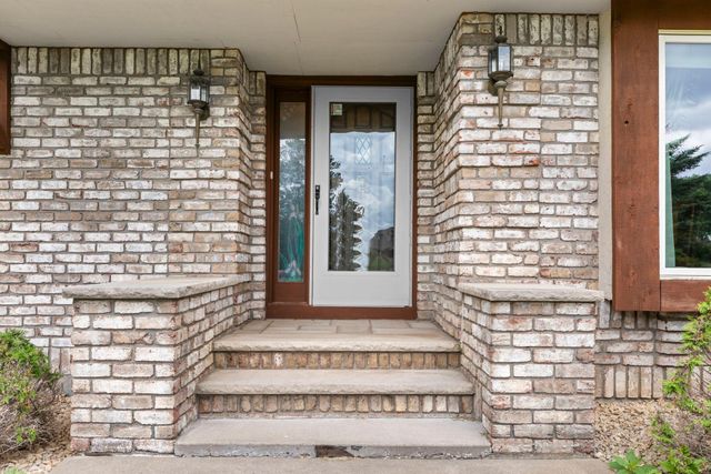 6 Lacosta Drive, Dellwood, MN 55110