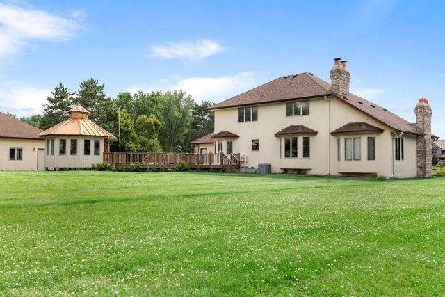 6 Lacosta Drive, Dellwood, MN 55110