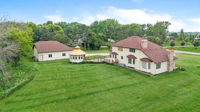 6 Lacosta Drive, Dellwood, MN 55110