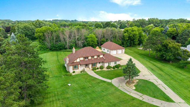 6 Lacosta Drive, Dellwood, MN 55110