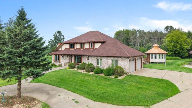 6 Lacosta Drive, Dellwood, MN 55110