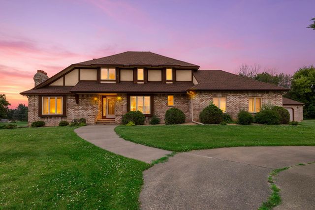 6 Lacosta Drive, Dellwood, MN 55110