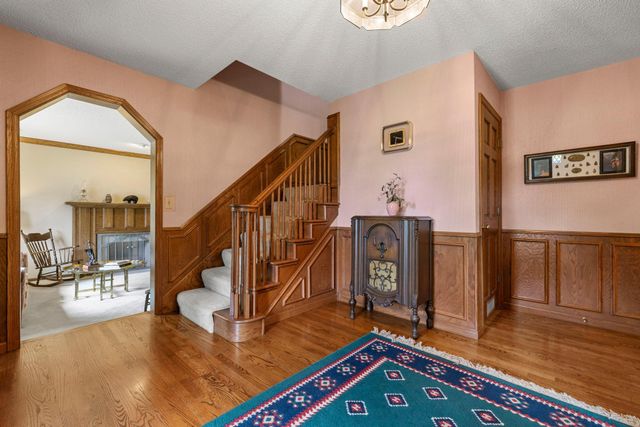 6 Lacosta Drive, Dellwood, MN 55110