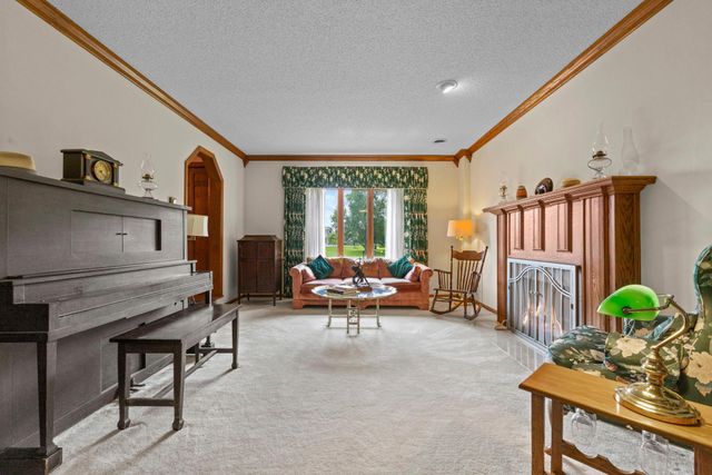 6 Lacosta Drive, Dellwood, MN 55110