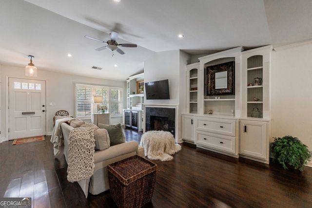 1836 S Garden Court NE, Brookhaven, GA 30319