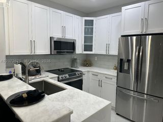 7690 S Southwood Cir, Davie, FL 33328