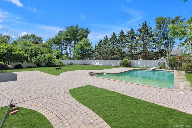 26 Malvern Lane, Stony Brook, NY 11790
