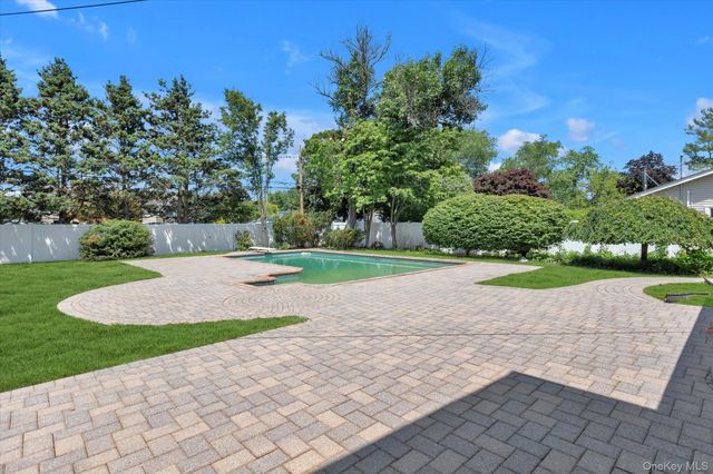26 Malvern Lane, Stony Brook, NY 11790