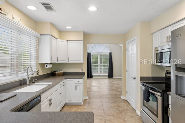 60 Otter Rd, Hilton Head Island, SC 29928