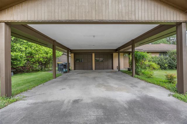 101 S Delmont Drive E, Conroe, TX 77301