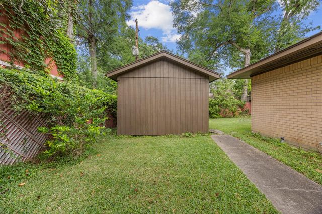 101 S Delmont Drive E, Conroe, TX 77301