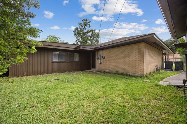 101 S Delmont Drive E, Conroe, TX 77301