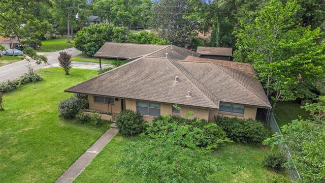 101 S Delmont Drive E, Conroe, TX 77301