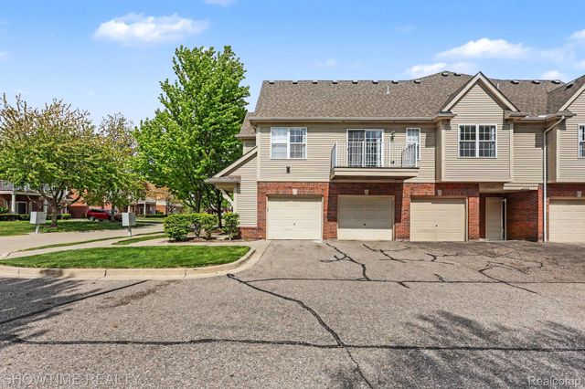 8568 Heywood Circle, Sterling Heights, MI 48312