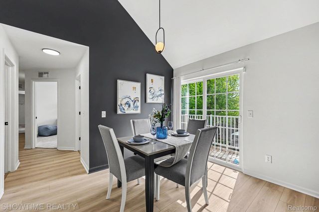 8568 Heywood Circle, Sterling Heights, MI 48312