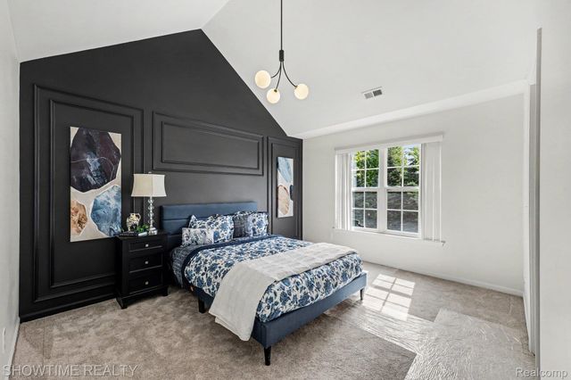 8568 Heywood Circle, Sterling Heights, MI 48312