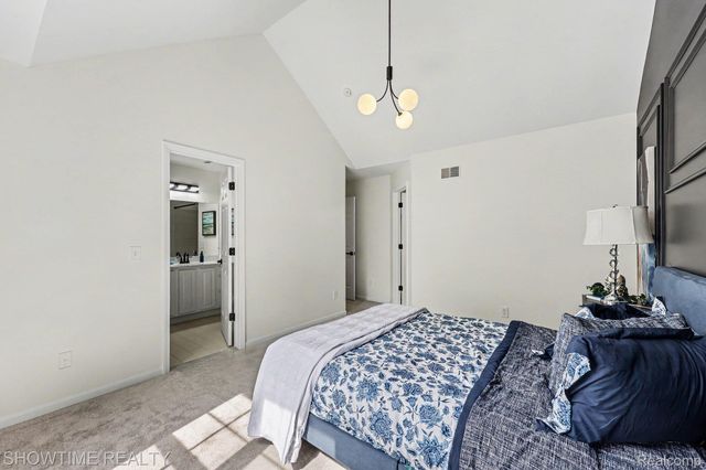 8568 Heywood Circle, Sterling Heights, MI 48312