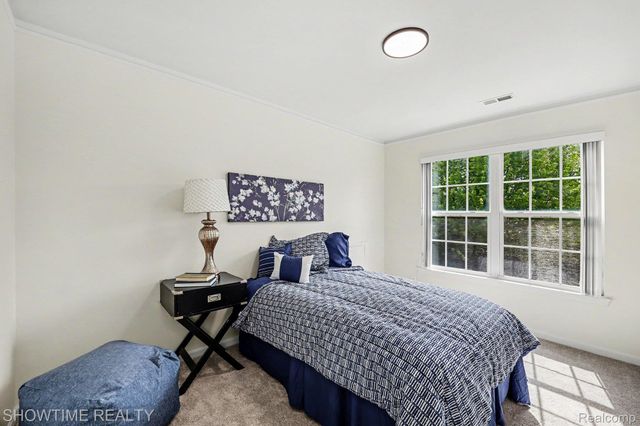 8568 Heywood Circle, Sterling Heights, MI 48312