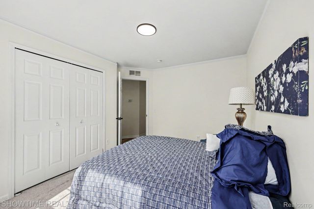 8568 Heywood Circle, Sterling Heights, MI 48312