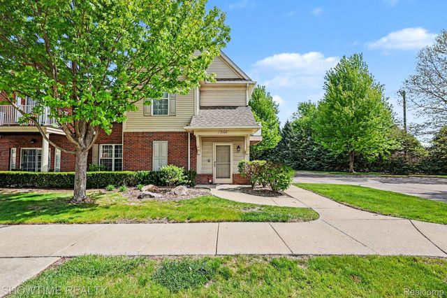 8568 Heywood Circle, Sterling Heights, MI 48312