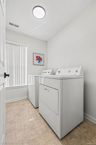 8568 Heywood Circle, Sterling Heights, MI 48312
