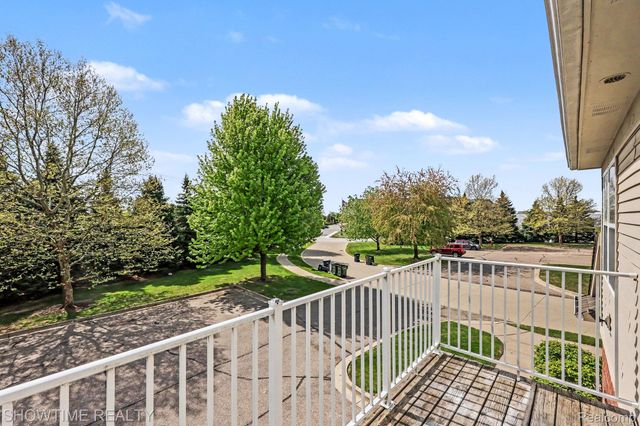 8568 Heywood Circle, Sterling Heights, MI 48312