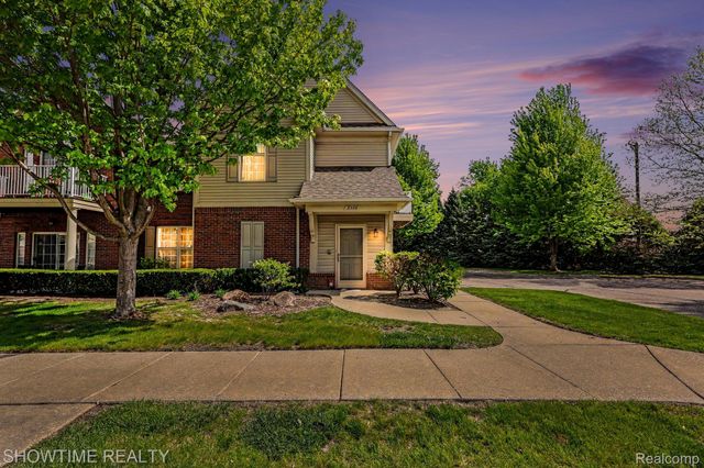 8568 Heywood Circle, Sterling Heights, MI 48312
