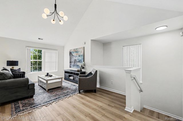 8568 Heywood Circle, Sterling Heights, MI 48312