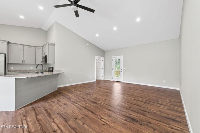 523 Ferry Bend Tr, Crossville, TN 38571