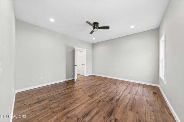 523 Ferry Bend Tr, Crossville, TN 38571