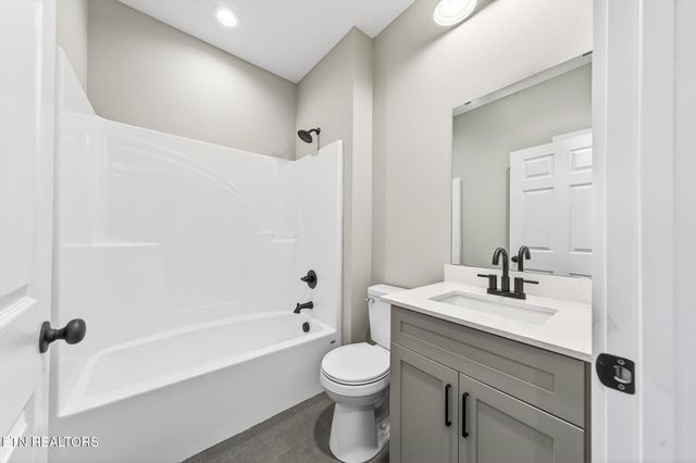 523 Ferry Bend Tr, Crossville, TN 38571