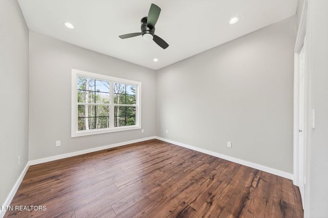 523 Ferry Bend Tr, Crossville, TN 38571