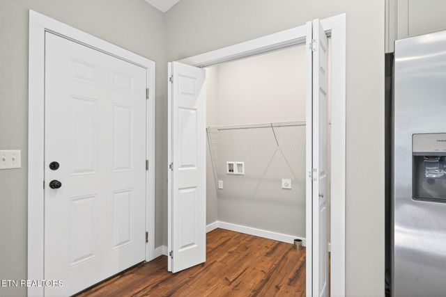 523 Ferry Bend Tr, Crossville, TN 38571