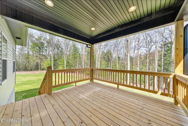 523 Ferry Bend Tr, Crossville, TN 38571