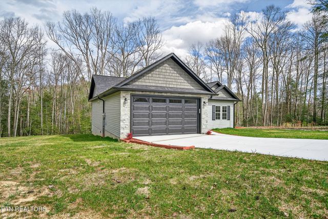 523 Ferry Bend Tr, Crossville, TN 38571