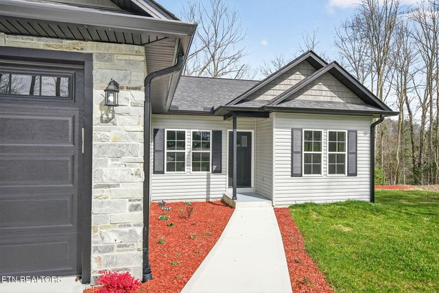 523 Ferry Bend Tr, Crossville, TN 38571