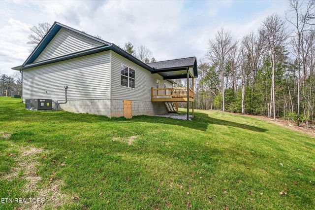 523 Ferry Bend Tr, Crossville, TN 38571