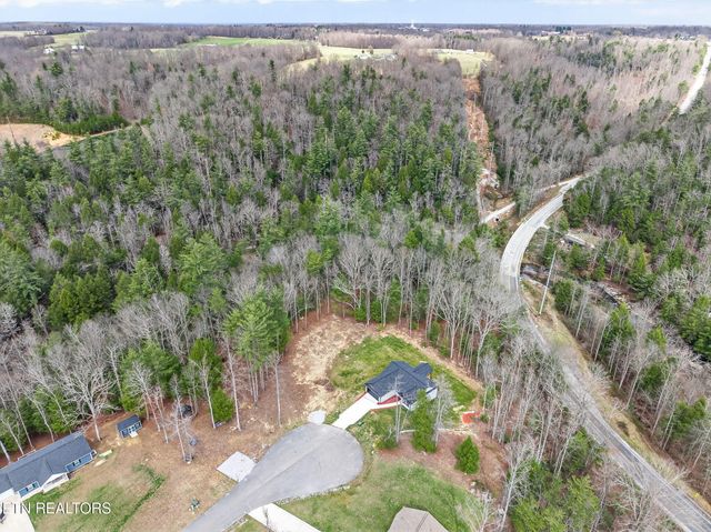 523 Ferry Bend Tr, Crossville, TN 38571