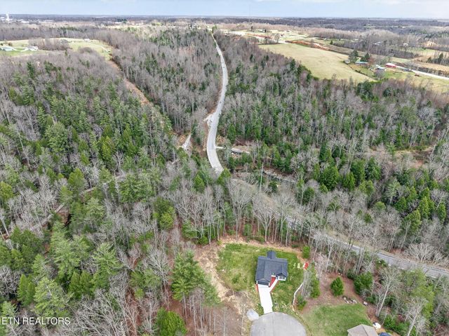 523 Ferry Bend Tr, Crossville, TN 38571